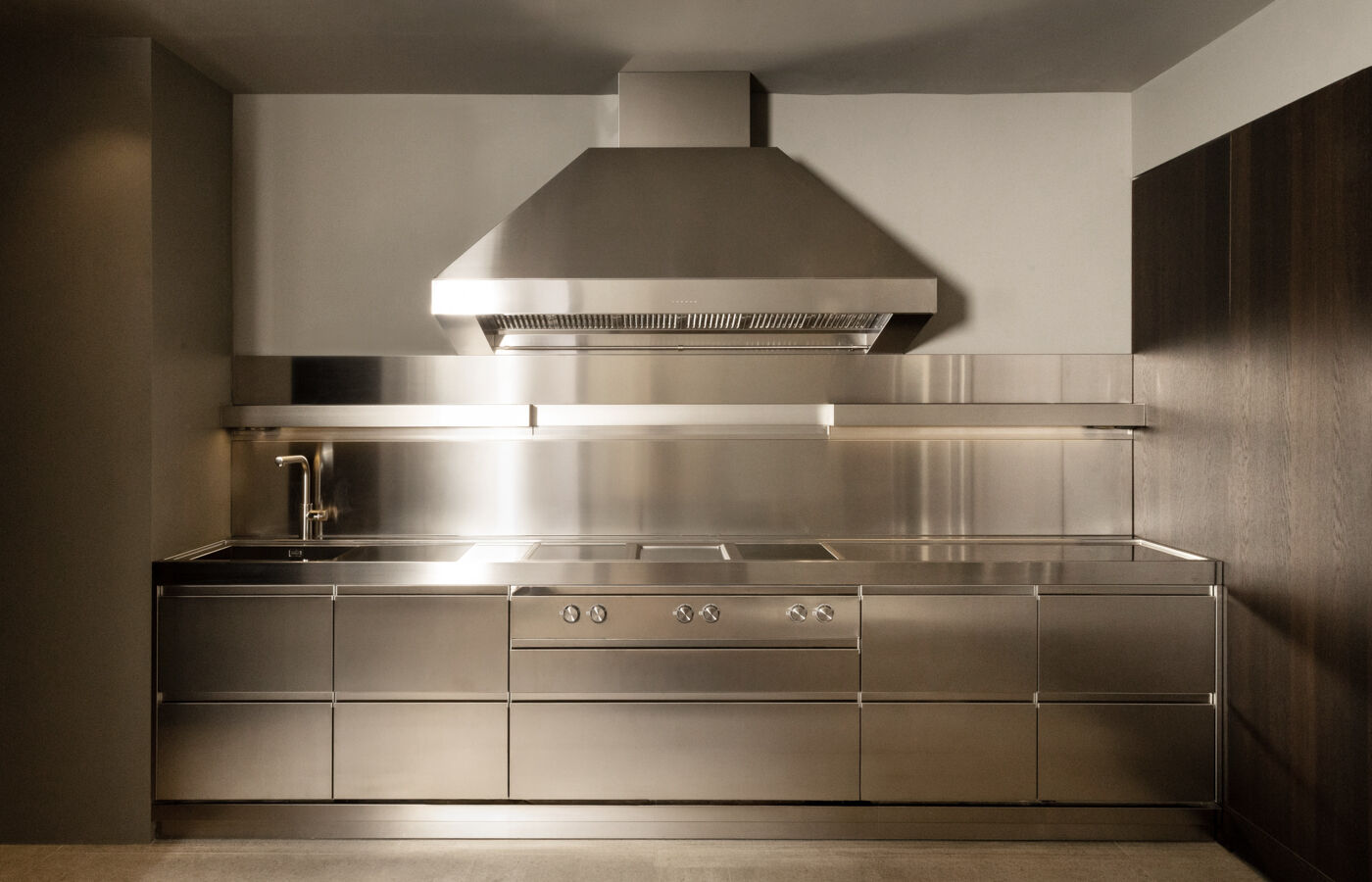 Arclinea Proxima kitchen in professional stainless steel configuration