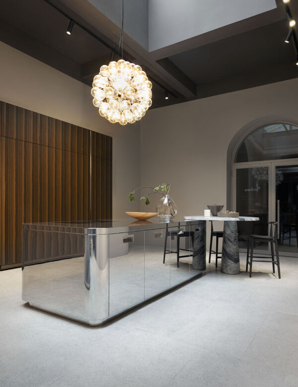 luxury Arclinea mirror kitchen in Via Durini Milan